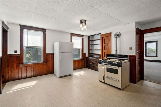 31 Chrome St, Worcester, MA 01604