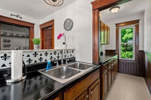 31 Chrome St, Worcester, MA 01604