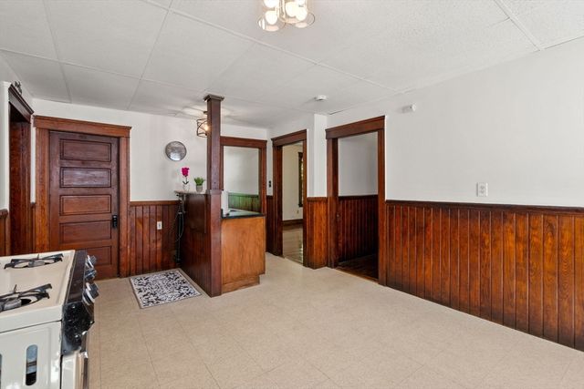 31 Chrome St, Worcester, MA 01604