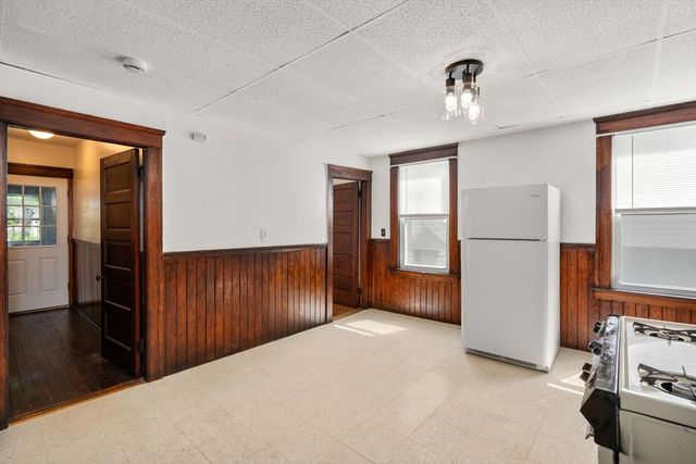 31 Chrome St, Worcester, MA 01604