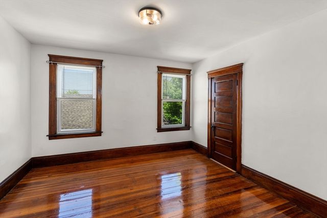 31 Chrome St, Worcester, MA 01604
