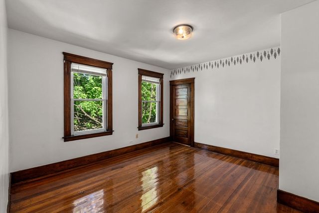 31 Chrome St, Worcester, MA 01604