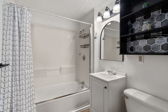 31 Chrome St, Worcester, MA 01604