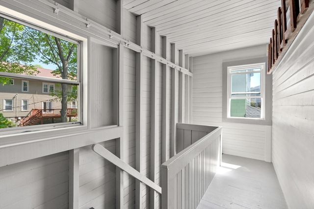 31 Chrome St, Worcester, MA 01604