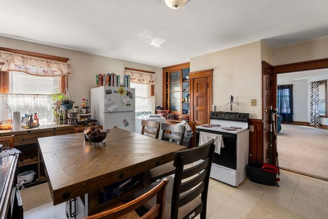 31 Chrome St, Worcester, MA 01604