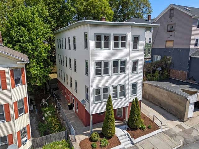 31 Chrome St, Worcester, MA 01604