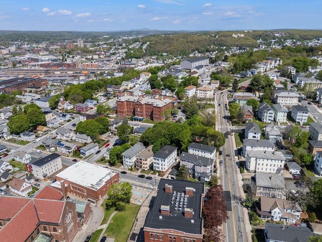 31 Chrome St, Worcester, MA 01604