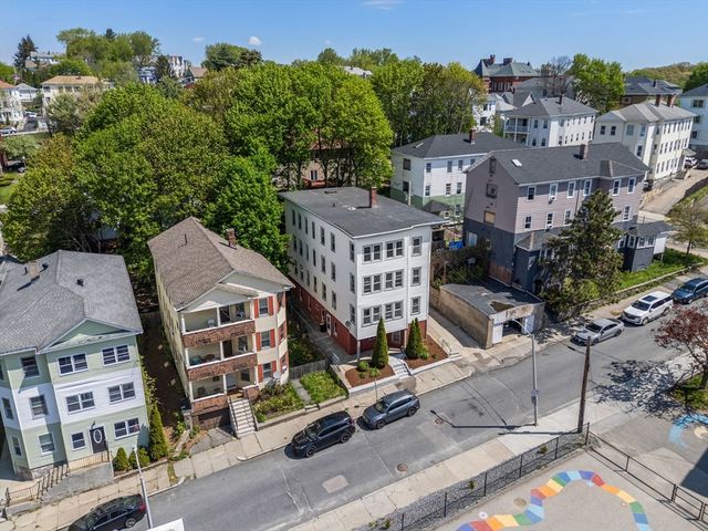 31 Chrome St, Worcester, MA 01604