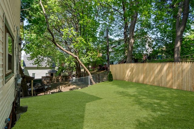 31 Chrome St, Worcester, MA 01604