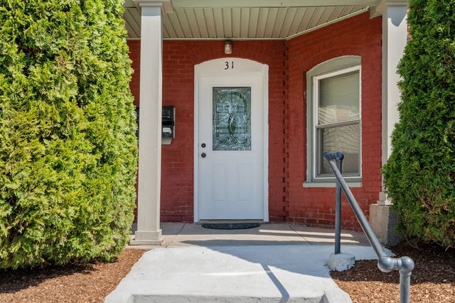 31 Chrome St, Worcester, MA 01604