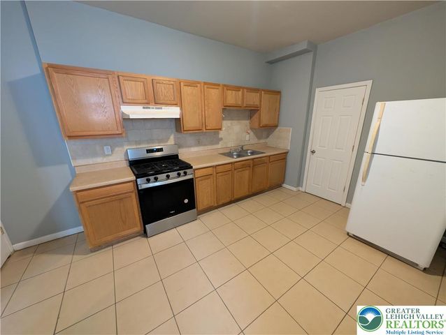 450 Carlton Avenue Apt 1, Bethlehem City, PA 18015