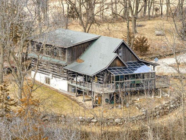 9401 Kahl Road, Black Earth, WI 53515