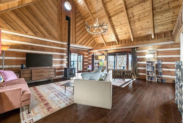 9401 Kahl Road, Black Earth, WI 53515