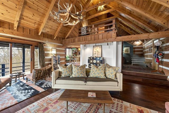 9401 Kahl Road, Black Earth, WI 53515