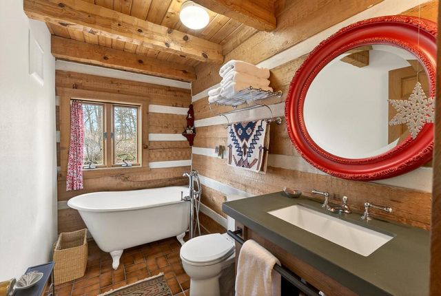 9401 Kahl Road, Black Earth, WI 53515