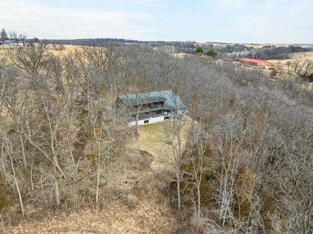 9401 Kahl Road, Black Earth, WI 53515
