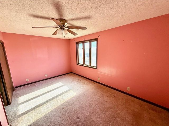 1706 253rd Street, Hiawatha, KS 66434