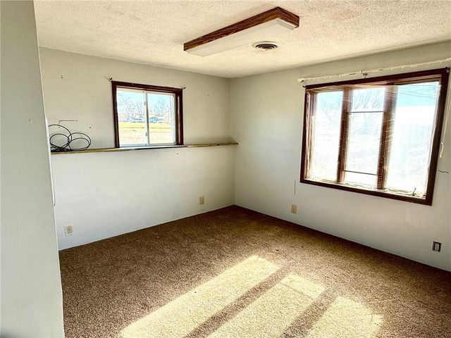 1706 253rd Street, Hiawatha, KS 66434