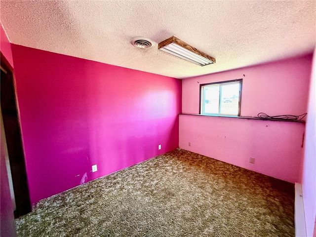 1706 253rd Street, Hiawatha, KS 66434