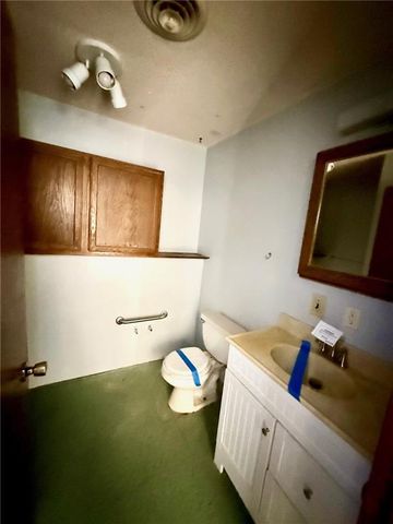 1706 253rd Street, Hiawatha, KS 66434