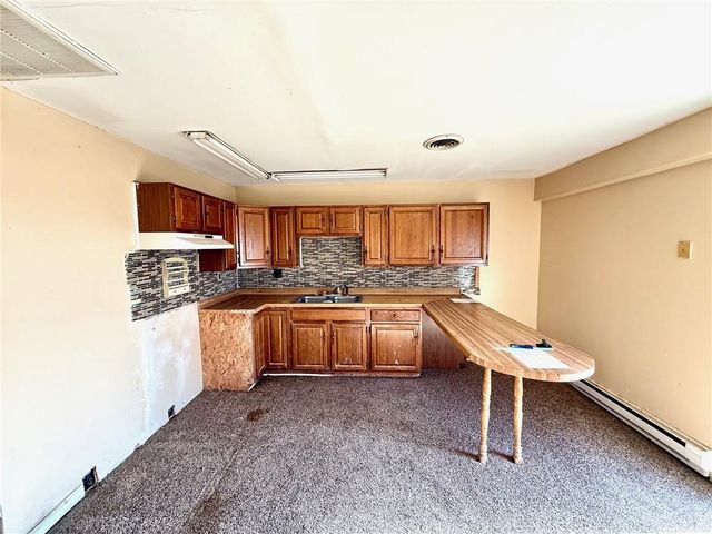 1706 253rd Street, Hiawatha, KS 66434