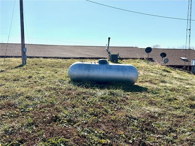 1706 253rd Street, Hiawatha, KS 66434