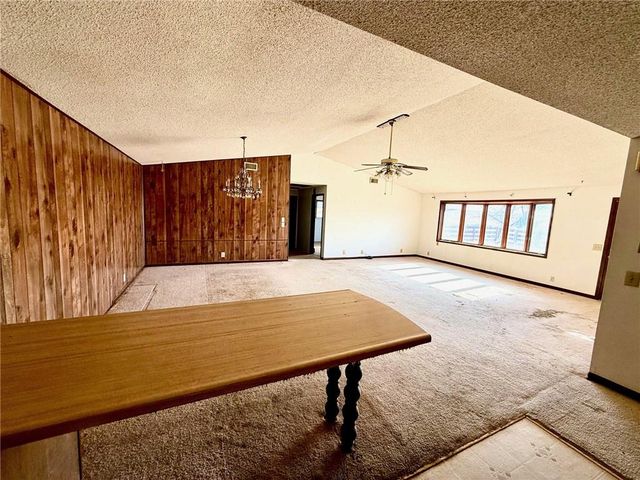 1706 253rd Street, Hiawatha, KS 66434