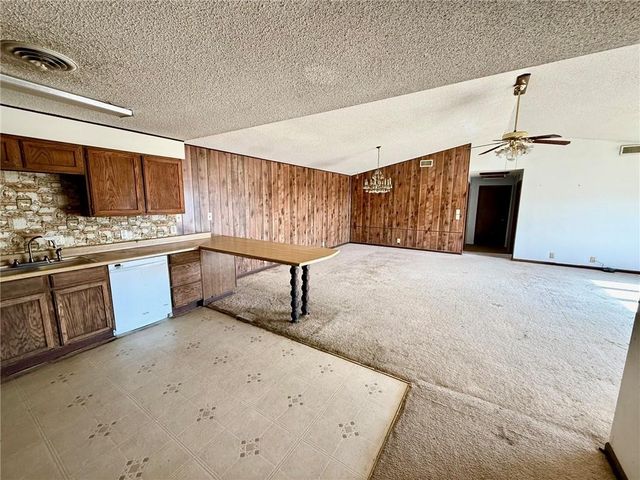 1706 253rd Street, Hiawatha, KS 66434