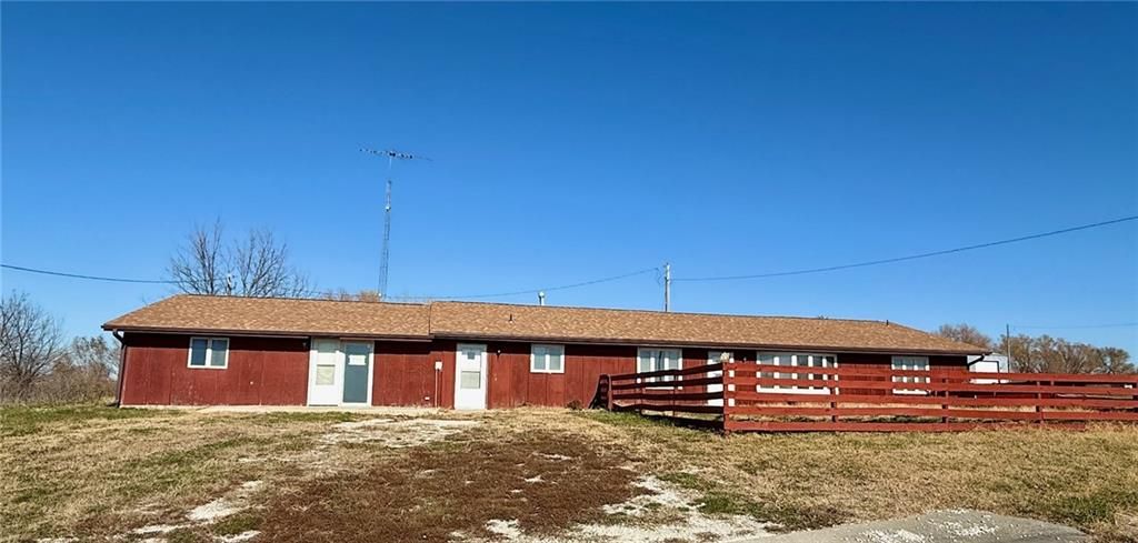 1706 253rd Street, Hiawatha, KS 66434