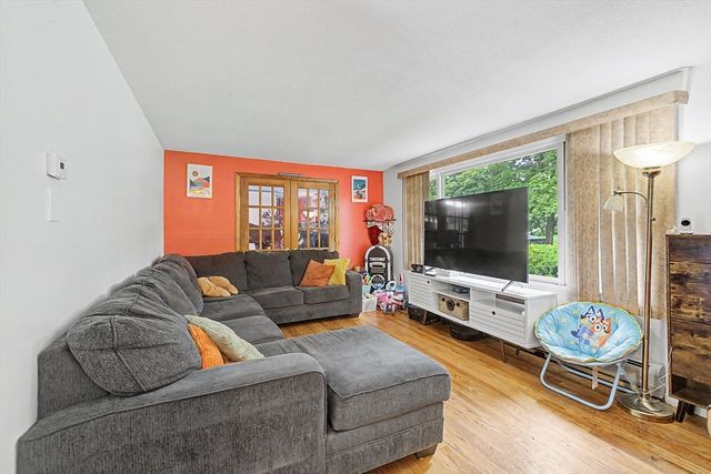 11 Crestview Drive, Hadley, MA 01036