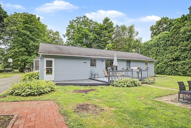 11 Crestview Drive, Hadley, MA 01036
