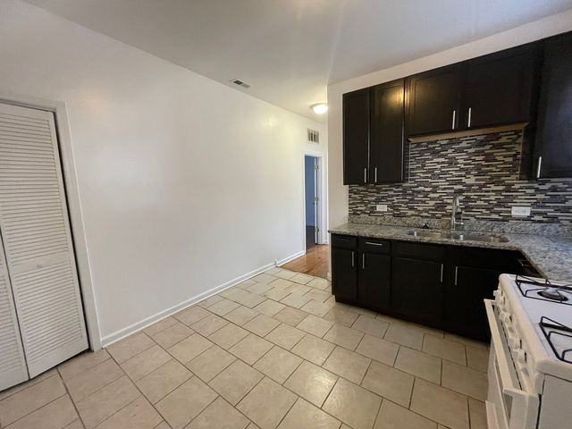7528 S Peoria Street 2, Chicago, IL 60620