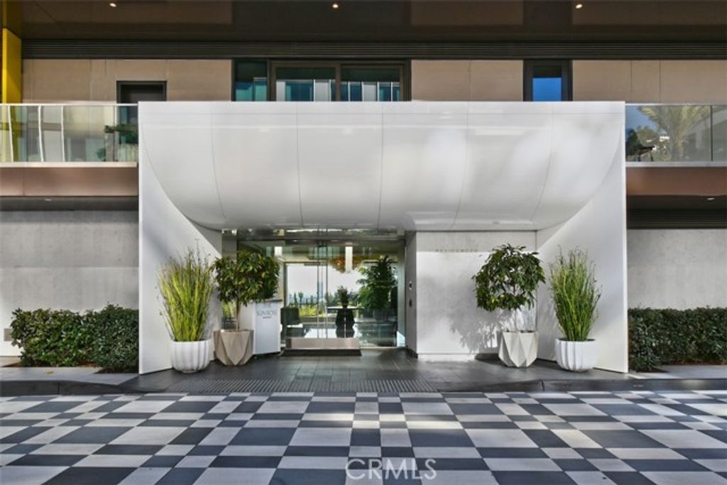 8420 W Sunset Boulevard 403, West Hollywood, CA 90069