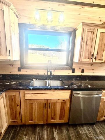 1067 Forest Road 4811, Doniphan, MO 63935