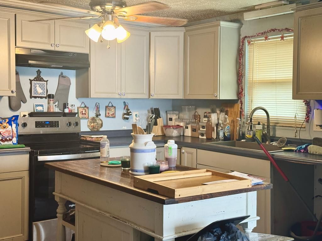 1037 Tunnel Hill Road, Tunnel Hill, GA 30755