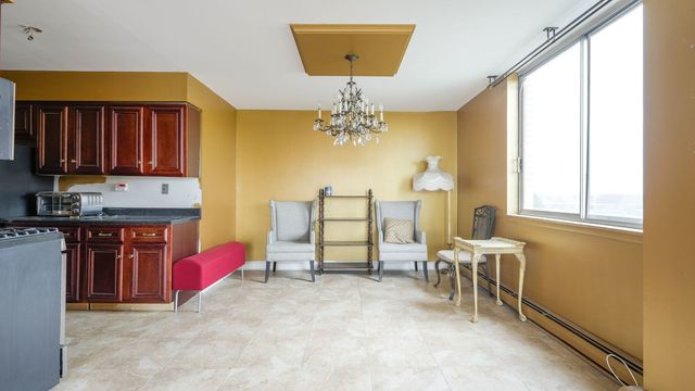 40 N Tower Road 4M, Oak Brook, IL 60523