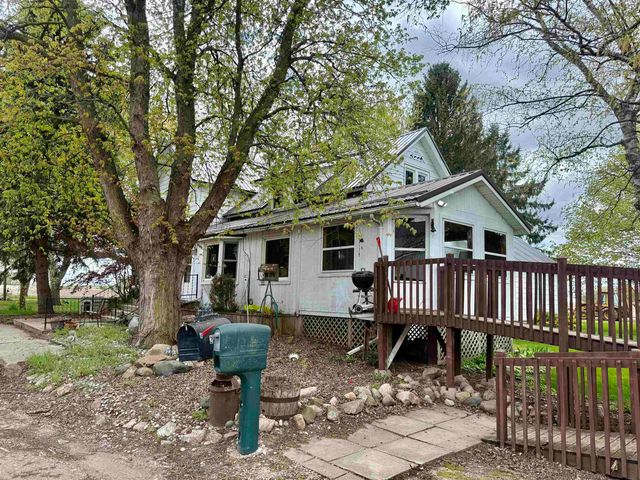 2298 W Hayes Road, Ithaca, MI 48847