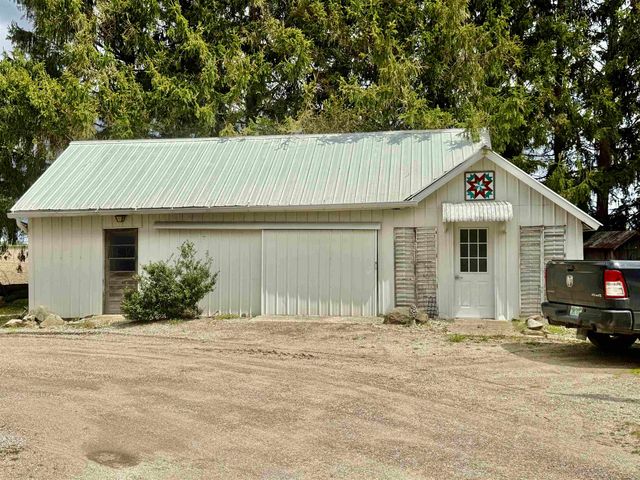2298 W Hayes Road, Ithaca, MI 48847