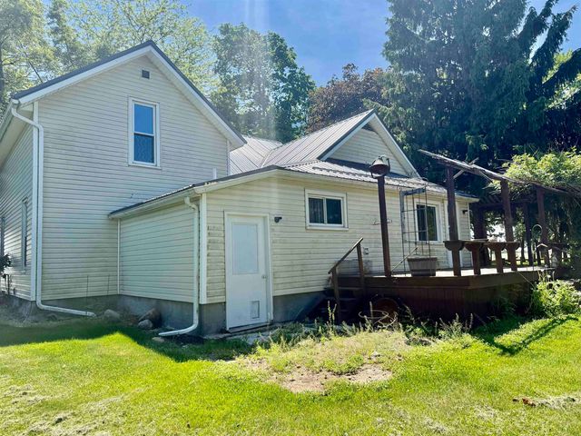 2298 W Hayes Road, Ithaca, MI 48847