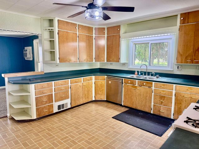 2298 W Hayes Road, Ithaca, MI 48847