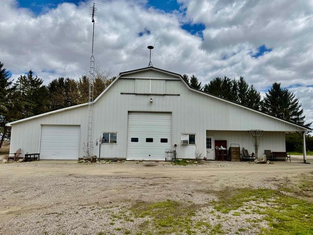 2298 W Hayes Road, Ithaca, MI 48847