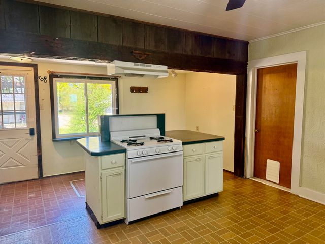 2298 W Hayes Road, Ithaca, MI 48847