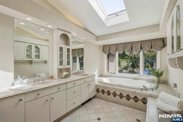 10 Baker Court, Ramsey, NJ 07446