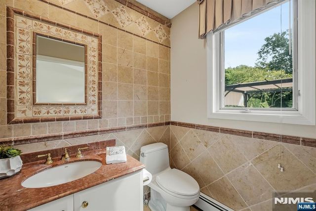 10 Baker Court, Ramsey, NJ 07446