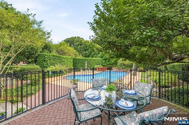 10 Baker Court, Ramsey, NJ 07446