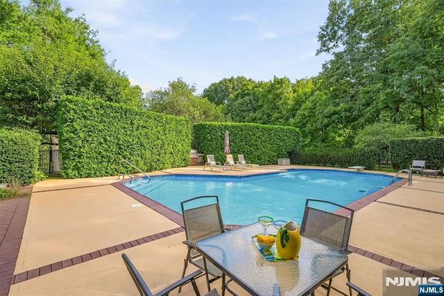 10 Baker Court, Ramsey, NJ 07446