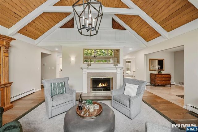 10 Baker Court, Ramsey, NJ 07446