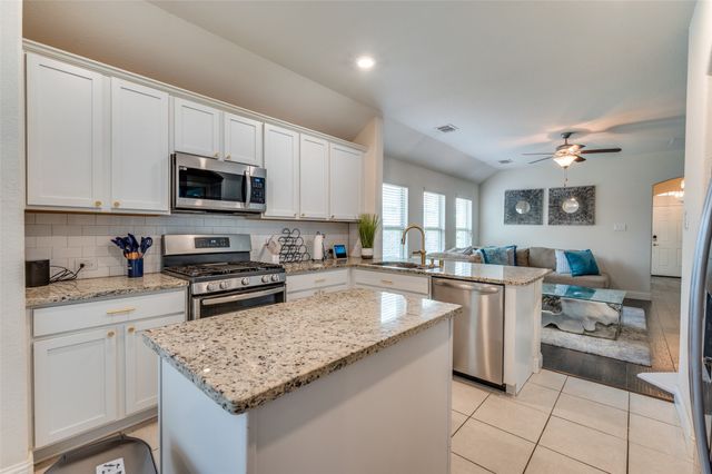 1435 Acmite Avenue, Cross Roads, TX 76227