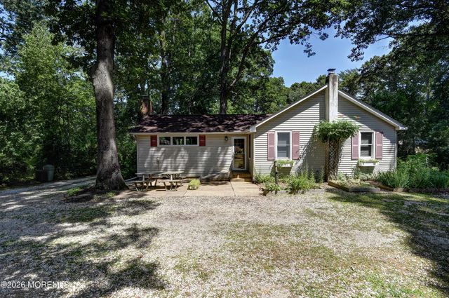 15 La Valley Drive, Manalapan, NJ 07726