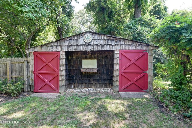 15 La Valley Drive, Manalapan, NJ 07726